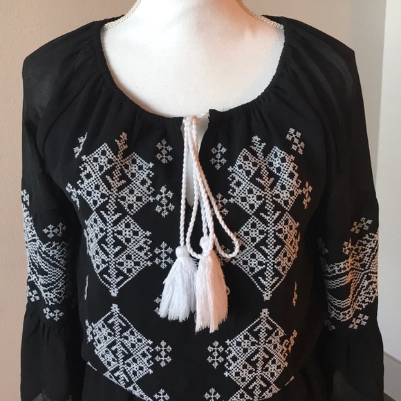 Cute Romper with Bell Sleeves - Picture 3 of 3